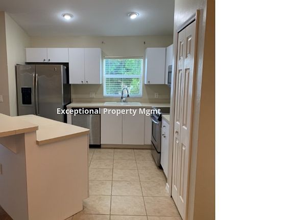 3rd image of 1823 SW 39th Ter