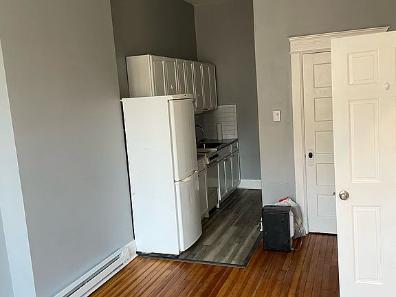 4th image of 246 Lark St #6