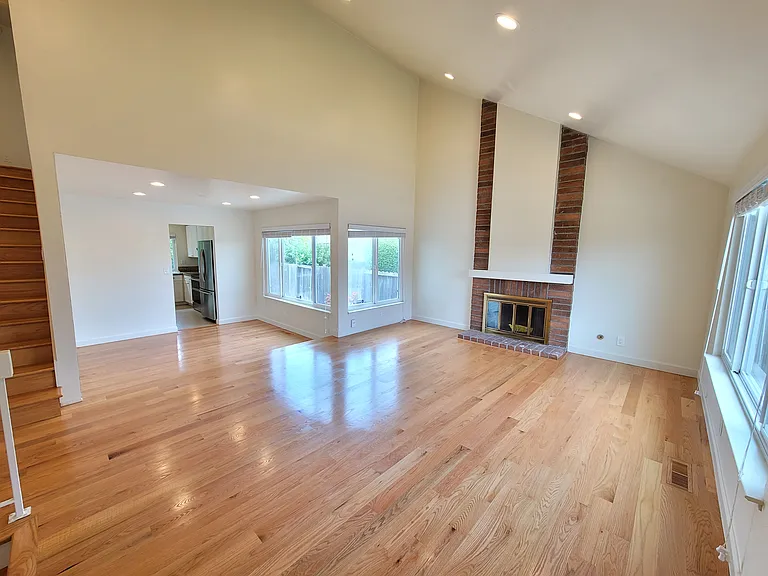 1093 Jamaica St — Photo 3