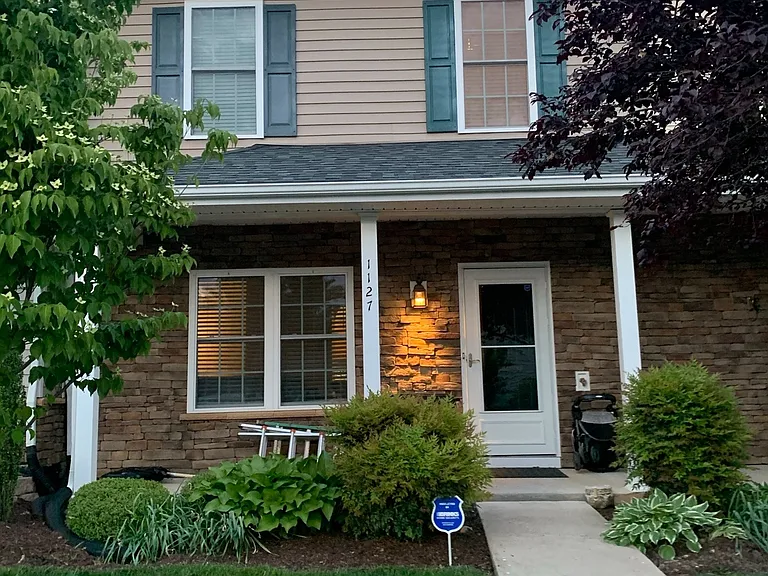 1127 Wellington Dr — Photo 1