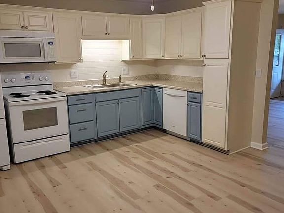 2nd image of 711 W Tyler Ave