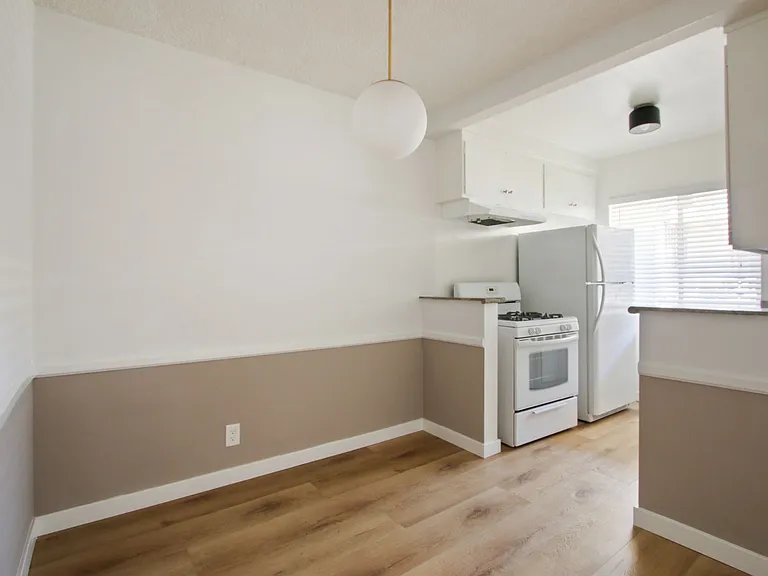 11615 Darlington, Prime Brentwood, Steps to San Vicente — Photo 3