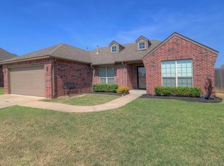 1807 Hillcrest Rd, Claremore, OK 74019