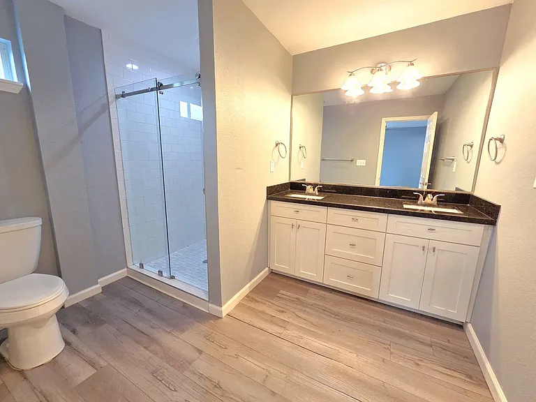 718 Lozano St — Photo 9