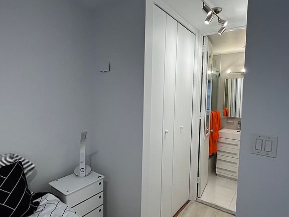 5th image of 201 E 37th St APT 2C