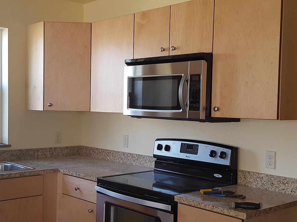 1st image of 903 11th St E Unit B1