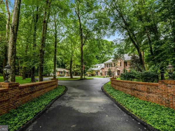 9800 Arnon Chapel Rd #1, Great Falls, VA 22066