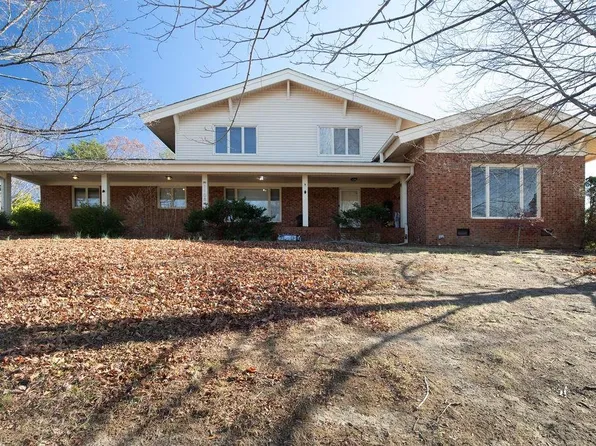 1108 Gatehouse Rd, High Point, NC 27262