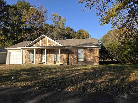 3rd image of 936 Chesterton Dr