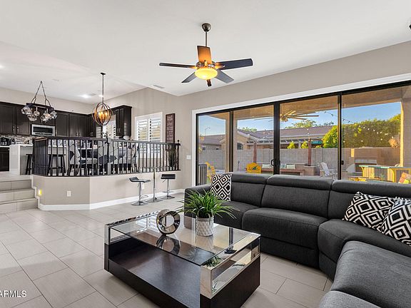 4th image of 10464 E MEDINA Avenue