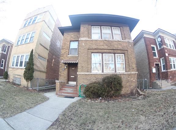 2nd image of 6538 N Rockwell St #1
