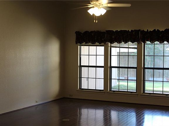 2nd image of 2558 Honeysuckle Dr