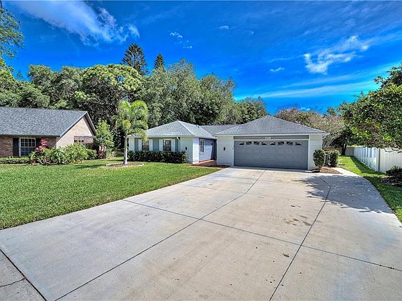 2nd image of 6812 Arbor Oaks Cir