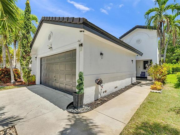 3rd image of 631 SW 176th Ave