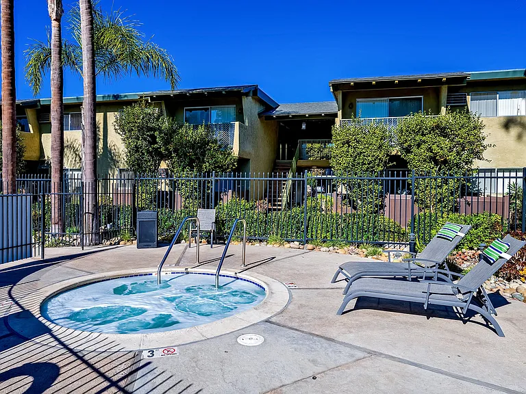 1575 Oak Apartment Homes — Photo 54