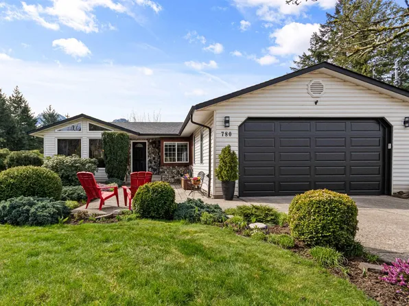 780 Olson Ave, Hope, BC V0X 1L4