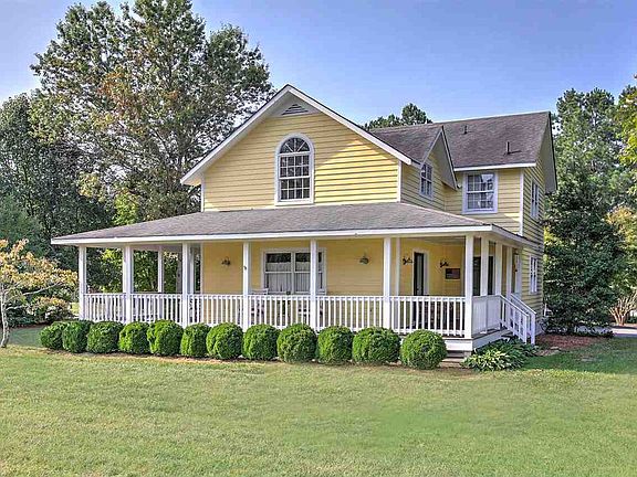 3rd image of 124 Woodger Cir