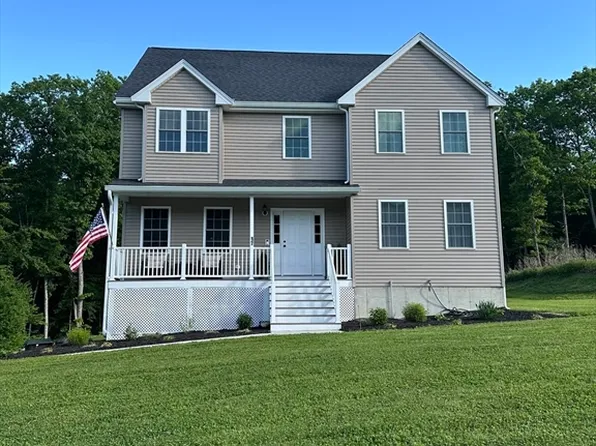 17 Noble St, Dudley, MA 01571