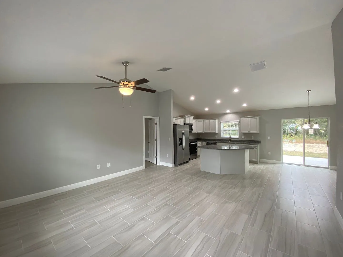 Desirable Sw Ocala Neighborhood 4/2/2 *Won't Last* — Photo 4
