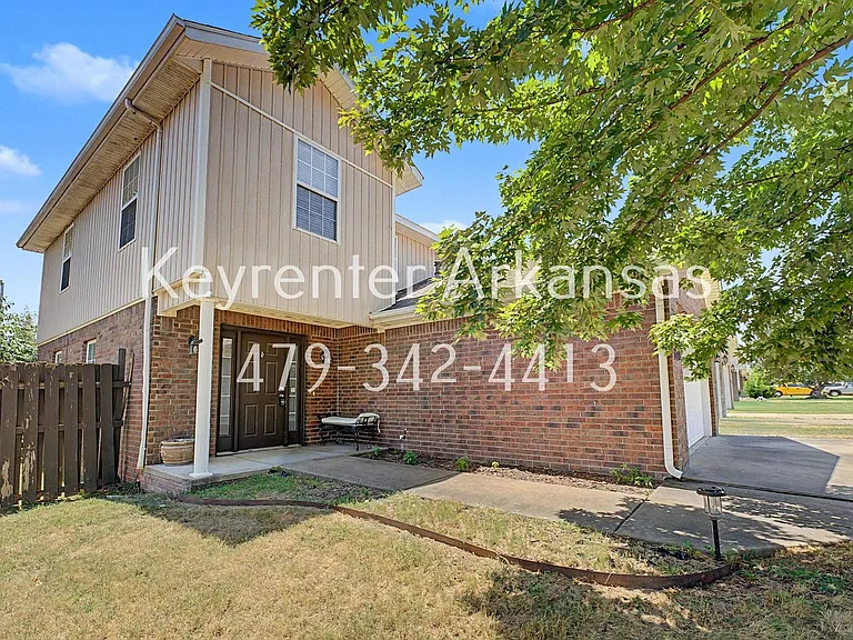 3705 SW Hansom Loop — Photo 1