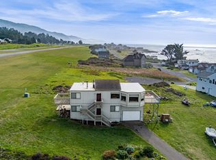 16 Sail Ct, Whitethorn, CA 95589