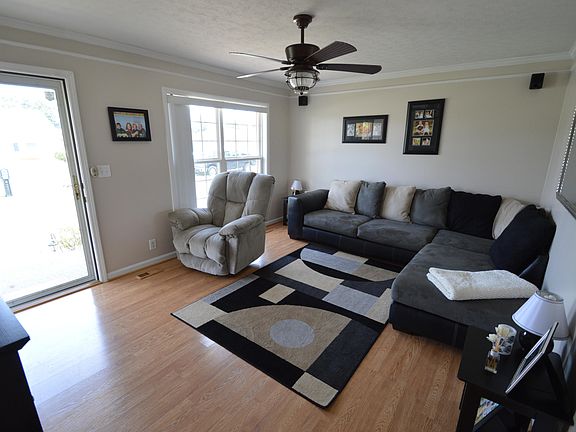 5th image of 135 Chaparral Dr
