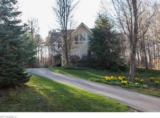18040 Cinnabar Trl, Chagrin Falls, OH 44023