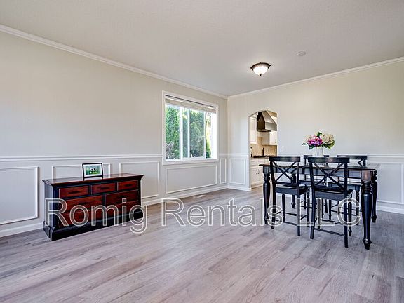 5th image of 17811 NE 38th Way
