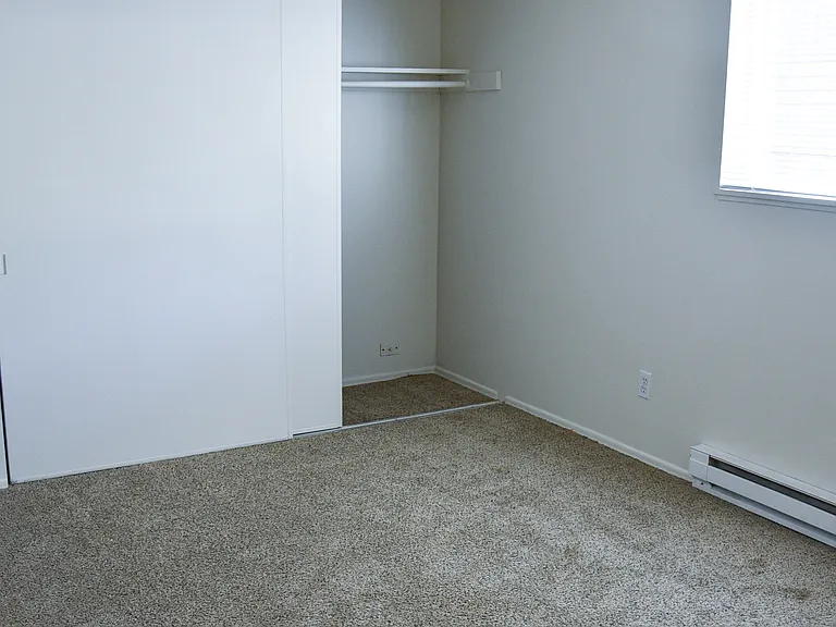 Halsey Summit Apartments — Photo 17