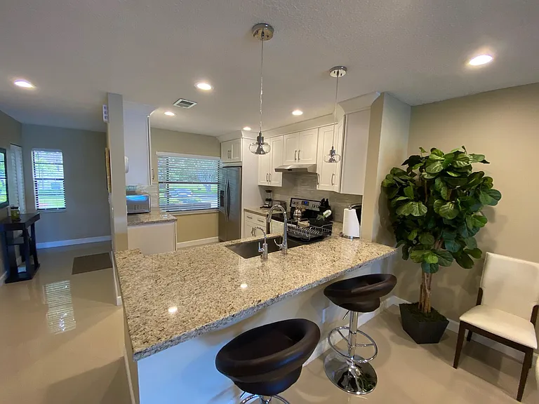 9285 Vista Del Lago #36F — Photo 5