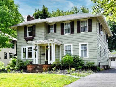 2692 W Saint James Pkwy, Cleveland Heights, OH, 44106
