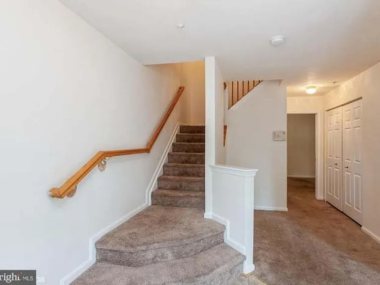 7836 Canter Ct — Photo 6