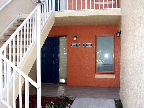 3rd image of 1236 The Pointe Dr