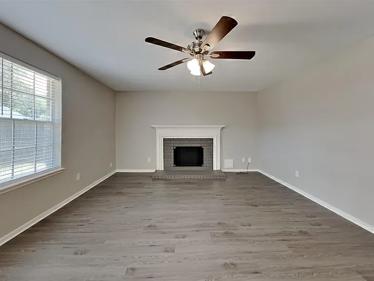 1031 Cascade Creek Dr — Photo 5