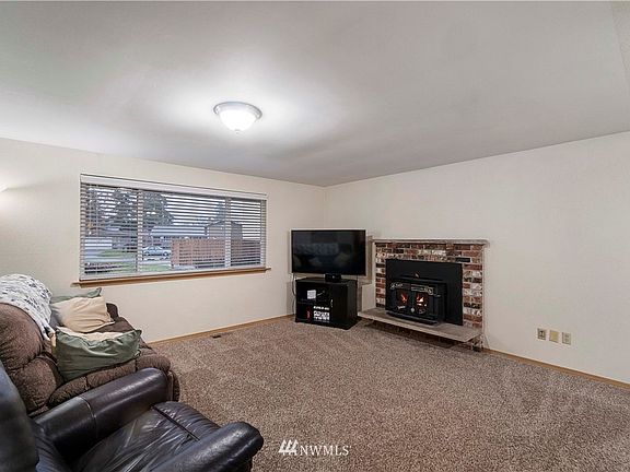 5th image of 22018 44th Ave E