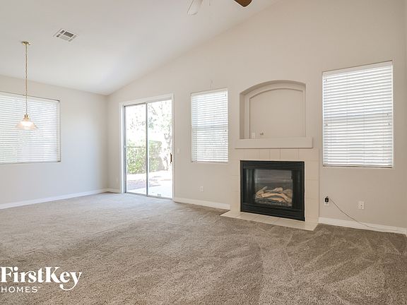 5th image of 2534 Farmington Ave
