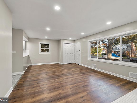 5th image of 501 2nd Ave SW