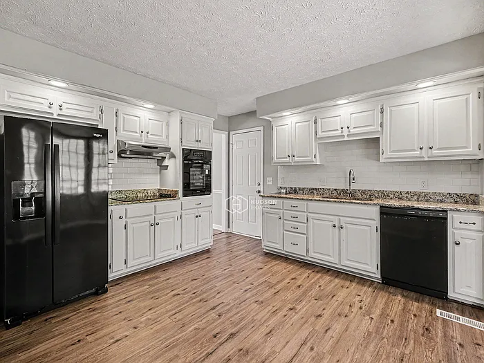 7509 Rolling River Pkwy — Photo 12