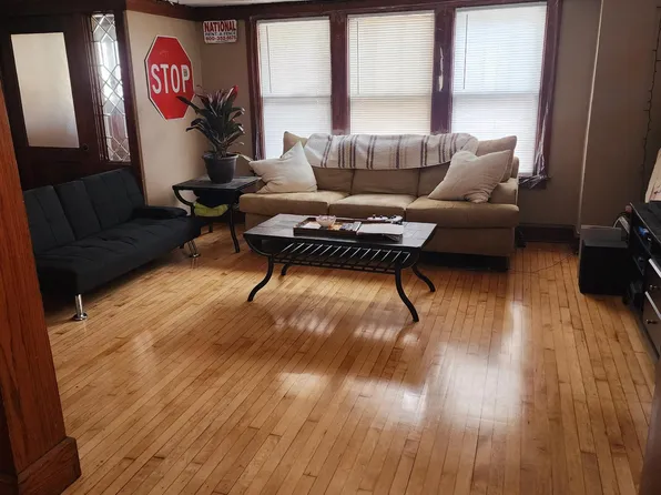 3329 N Oakland Ave, Milwaukee, WI 53211