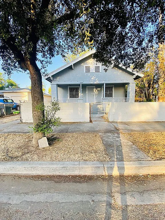 2265 S Poppy Ave photo 1