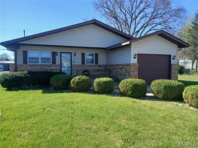 9 N Main St, Moro, IL, 62067