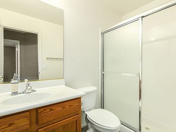 5th image of 533 E Embassy Dr