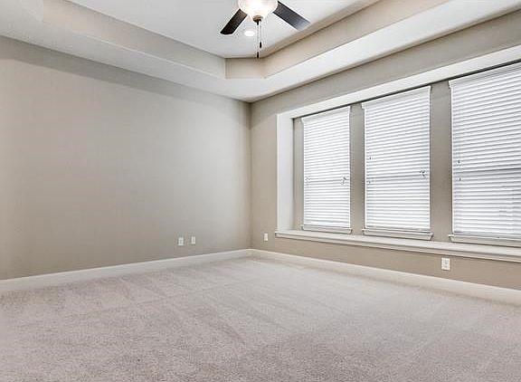 5th image of 285 Honey Locust Ct