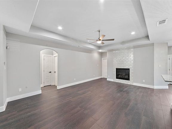 4th image of 2546 W Clarendon Dr