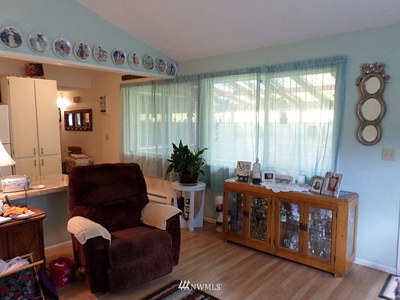 3rd image of 513 B Morse Street