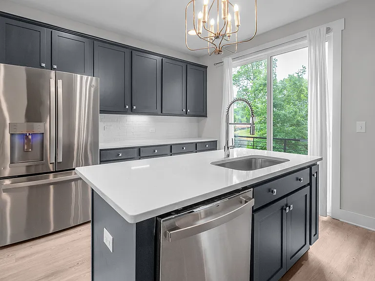 570 W End Dr — Photo 18