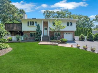 39 Friendly Rd, Smithtown, NY 11787