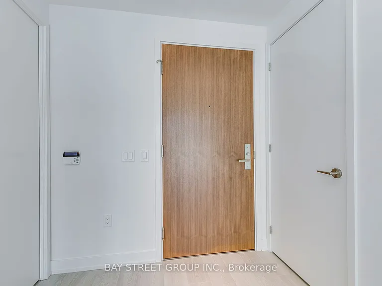 15 Queens Quay E #624 — Photo 3