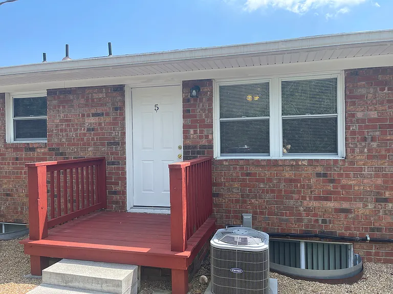 111 Della St — Photo 4