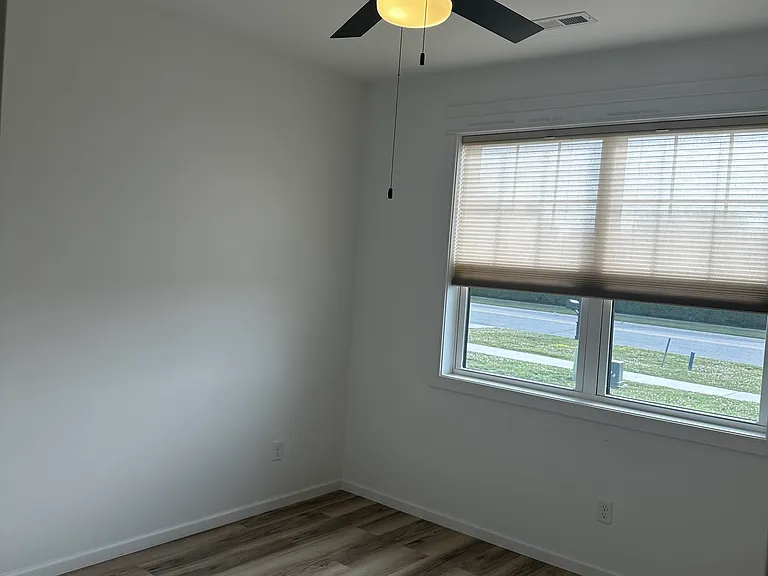 387 S Madison St — Photo 9